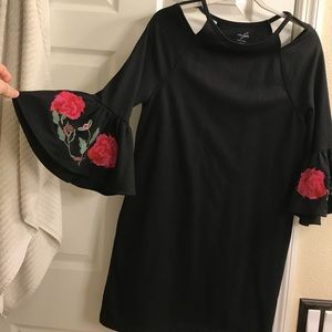 Bell-Sleeve flower detail dress